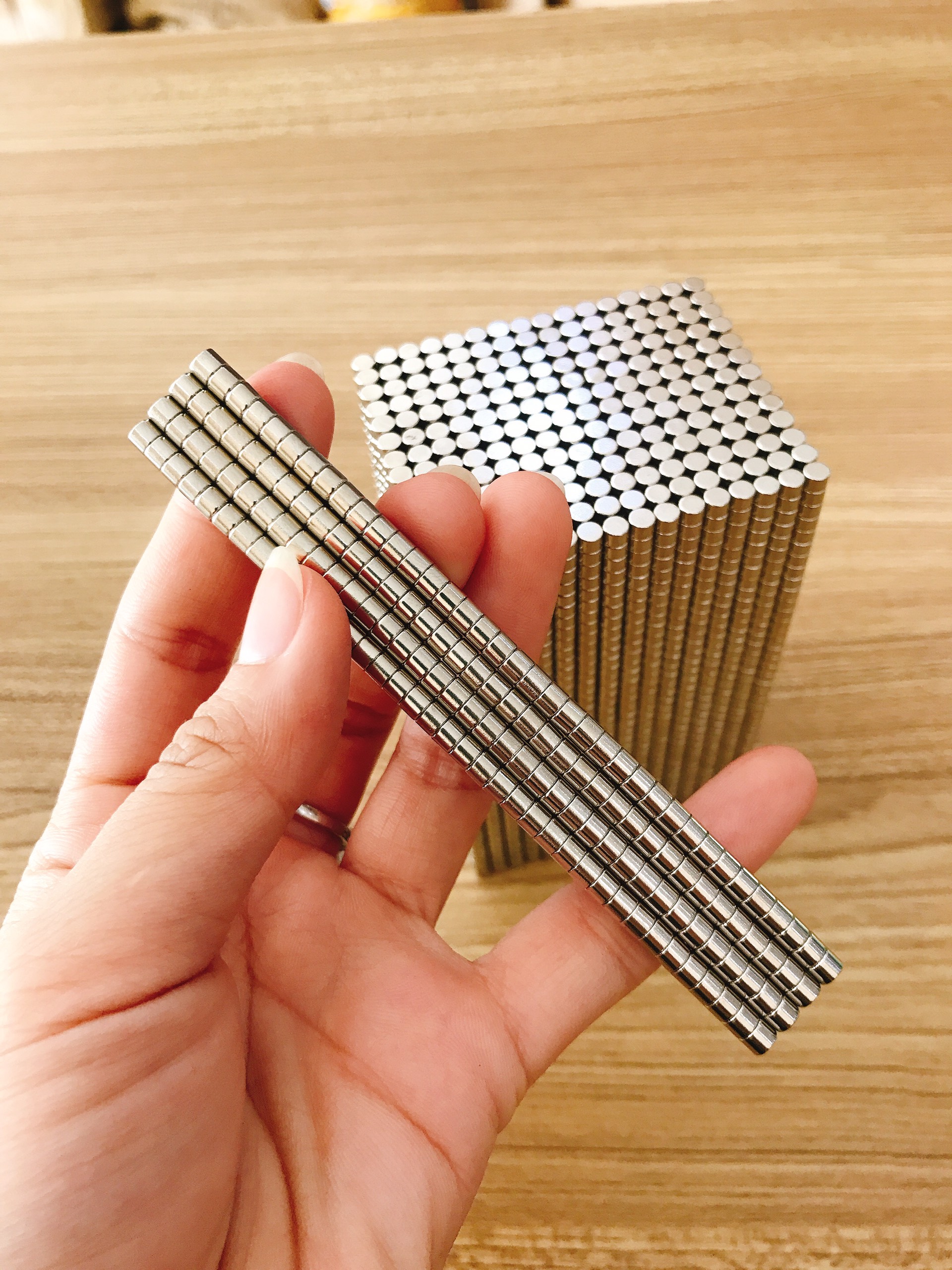 200 Viên Nam Châm Đất Hiếm Loại Tròn 4x3mm Mạ Kẽm Lực Từ N35 Cực Mạnh