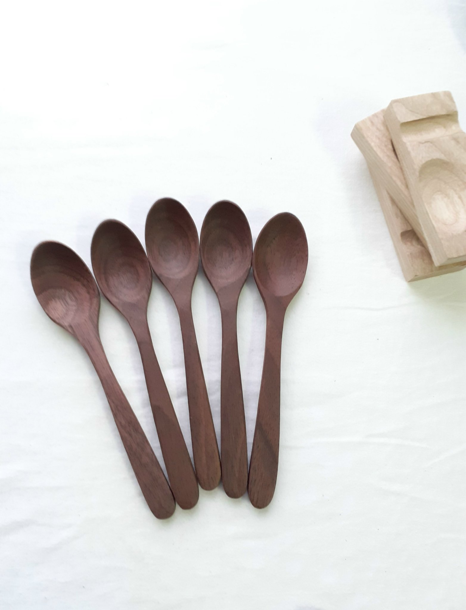 Bộ 6 thìa. muỗng uống cafe, sinh tố gỗ óc chó màu nâu 13.5 cm x 2.5 cm
