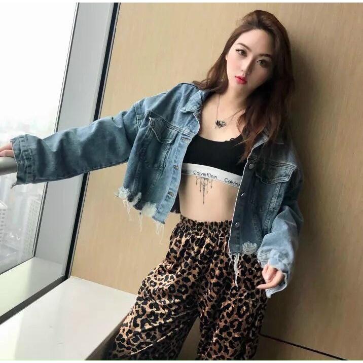 Áo Khoác Jeans Nữ tay dài màu xanh, Áo Khoác croptop Áo Jeans Nữ Lửng Rách Bụi. MET SHOP