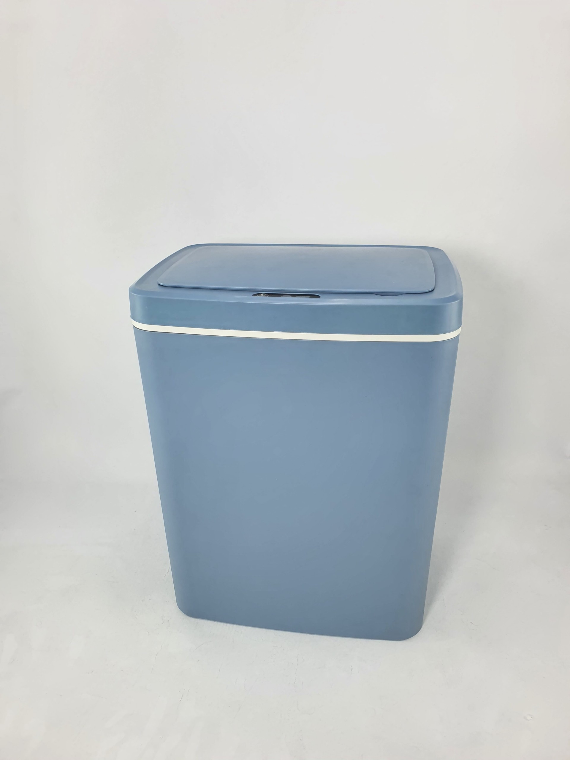 Thùng Rác Cảm Ứng Tự Động Thông Minh Sạc Tích Điện 3 Chế Độ Mở, Chống Nước Tốt, Siêu Tiện Lợi