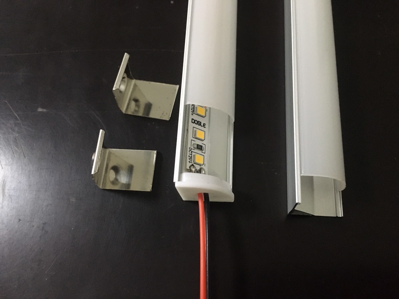 Bộ đèn Led tủ bếp, Nhôm định hình V16-16mm, Led 16w/m, Dùng điện 12v, Đã có Nguồn 12V