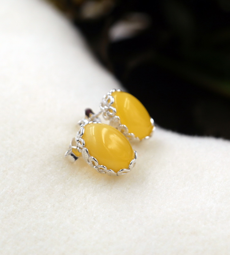 Bông Tai Hổ Phách Baltic Màu Vàng Bơ  - MOON Jewelry