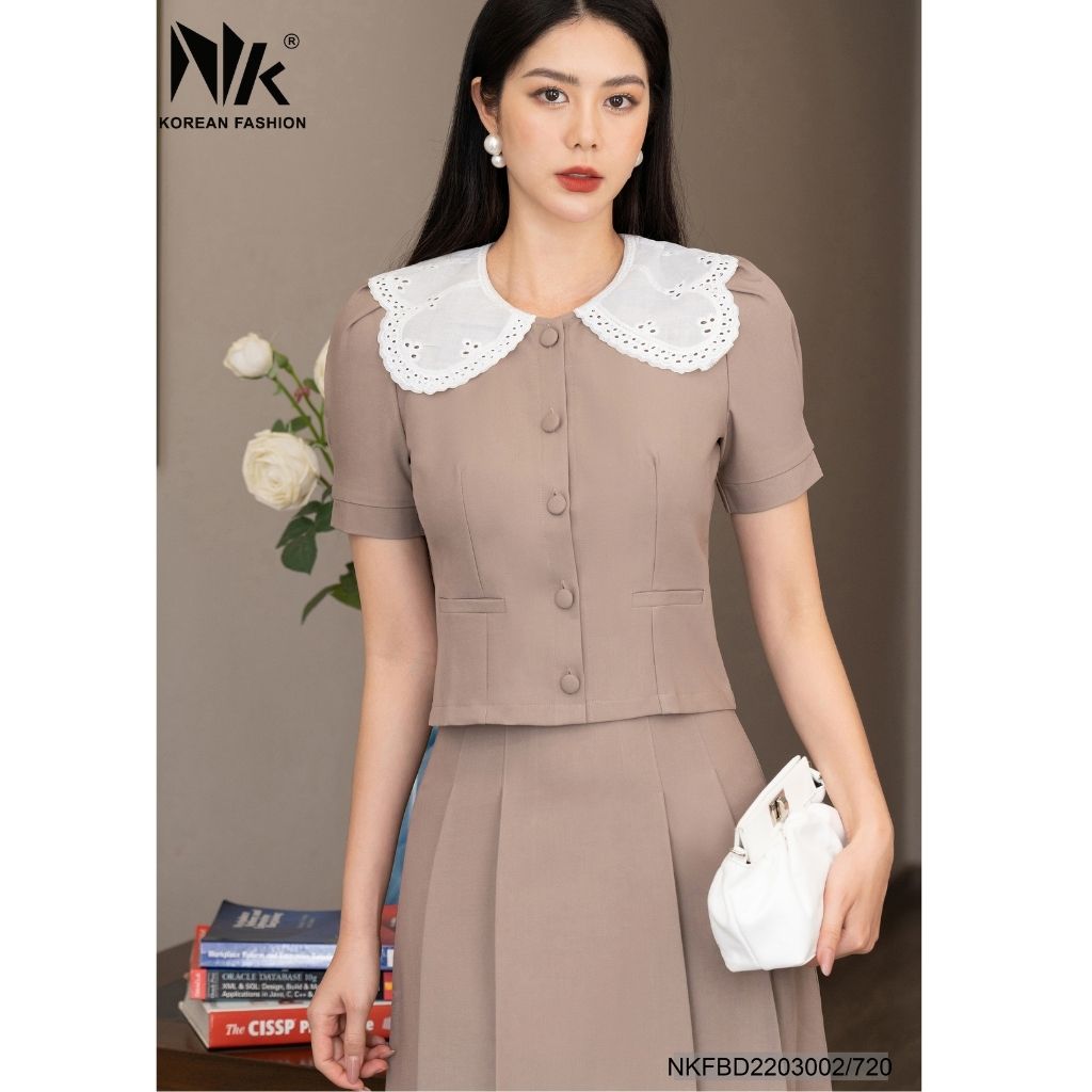 Set Áo Croptop Và Váy Công Sở NK Fashion Thiết Kế Cổ Ren, Chân Xếp Ly Thanh Lịch, Chất Liệu Vải Nhập Khẩu Hàn Mềm Mại NKFBD2203002