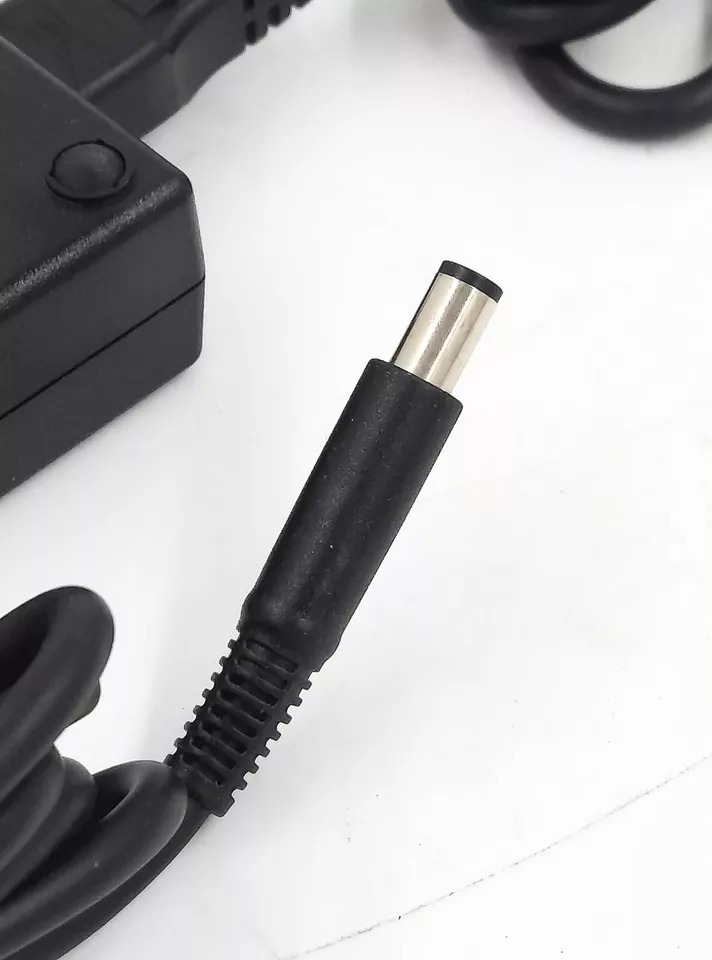 Sạc dành cho laptop Dell Precision 7520 7530 7540 hàng nhập khẩu.