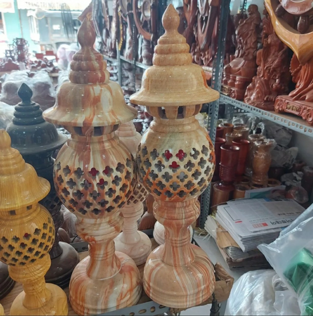 Đèn thờ gỗ cao cấp sơn phủ vân đá siêu đẹp cao 34cm