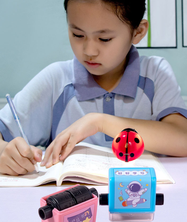 Con Lăn Tạo Phép Tính Toán Học Cộng Trừ Nhân Chia Cho Bé Học Toán Tiểu Học GroFa - Màu họa tiết ngẫu nhiên