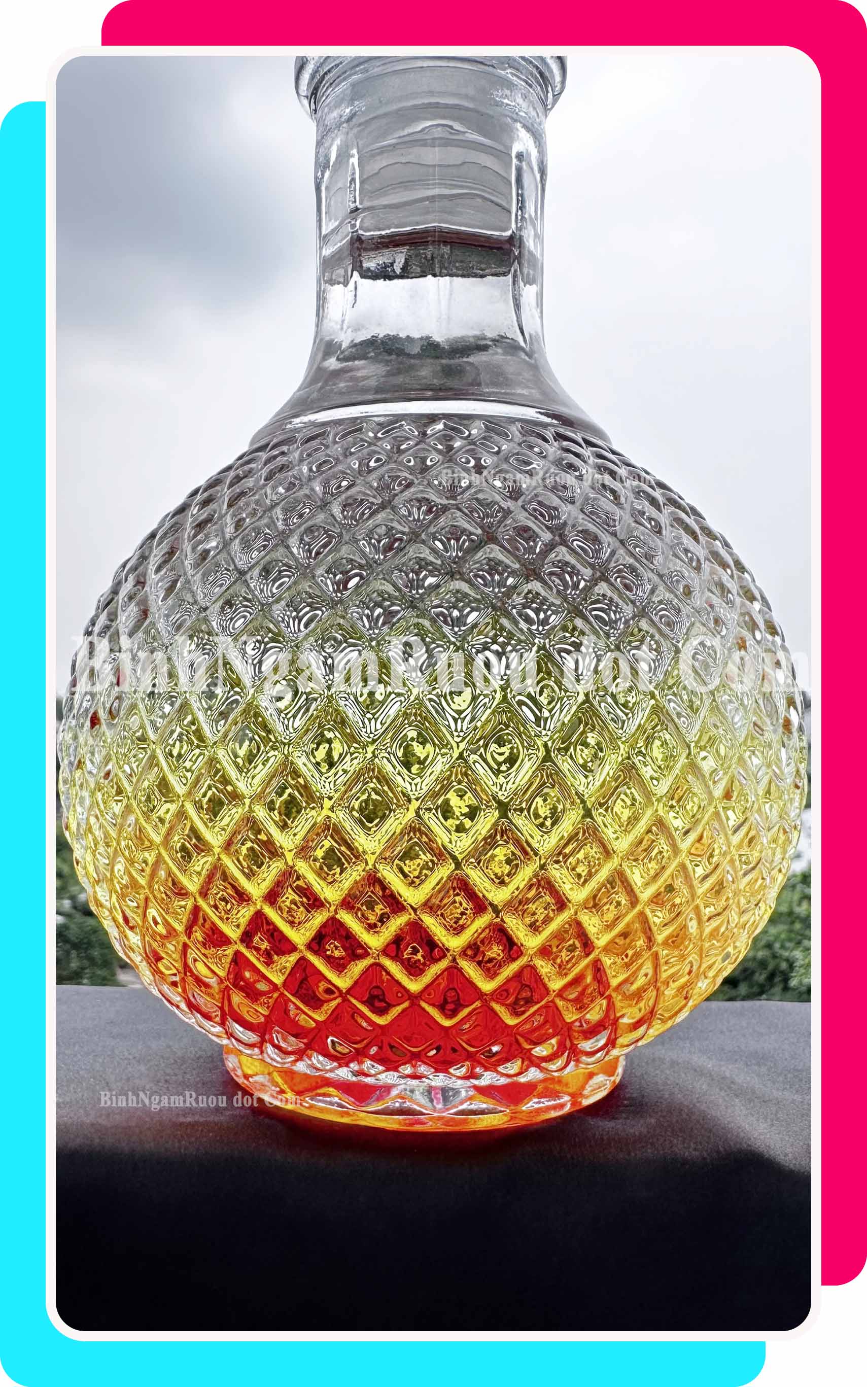 C53 Chai Đựng Rượu Thủy Tinh Dáng Chai Tròn Họa Tiết Nổi Nắp Thủy Tinh Sang Trọng - Cao Cấp 1000ml - Đẹp Cao Cấp - Nắp Kín Thủy Tinh Trong - Quà Biếu Sang Trọng