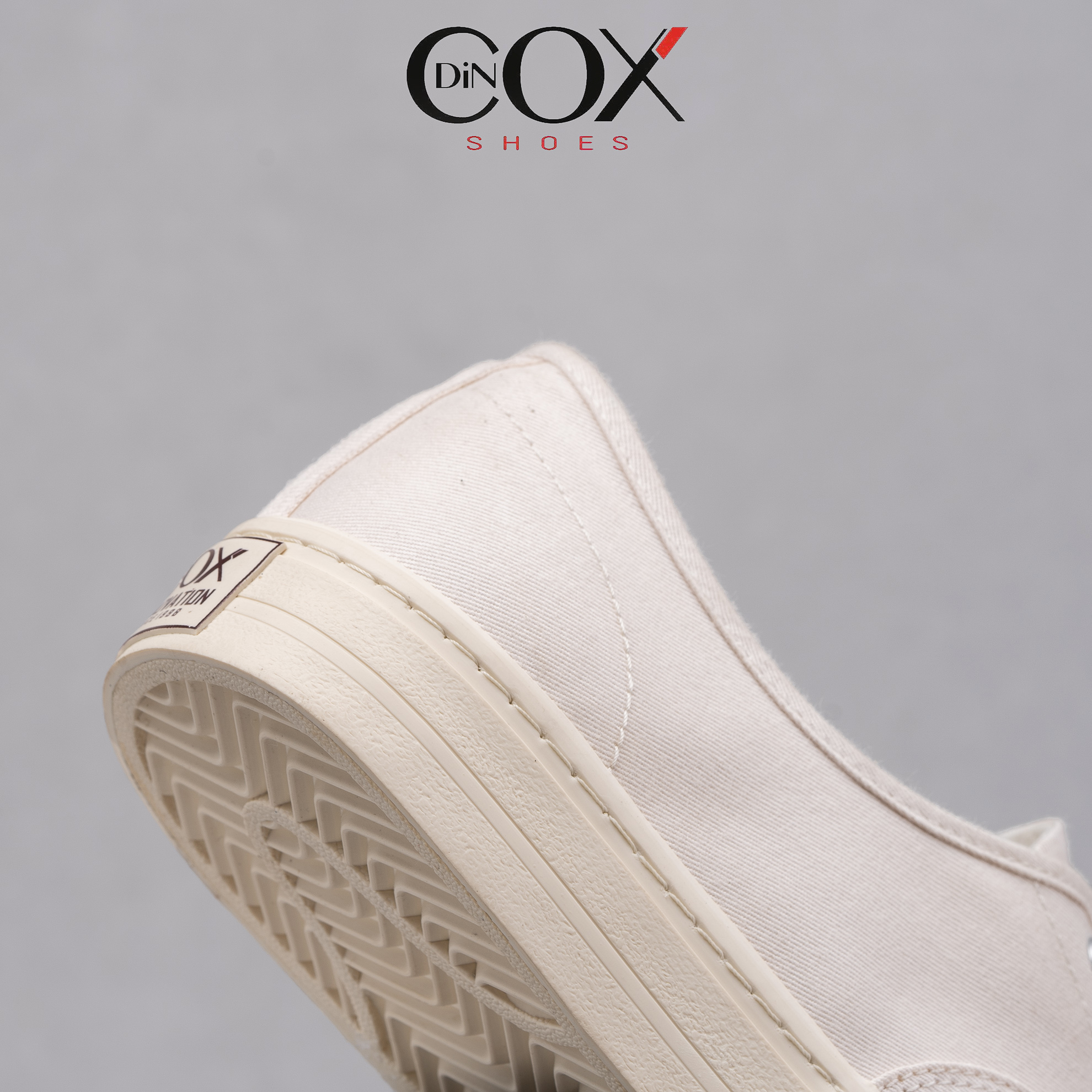 Giày Sneaker Nam Vải Canvas DINCOX E06 Off White Đơn Giản Tinh Tế Sang Trọng