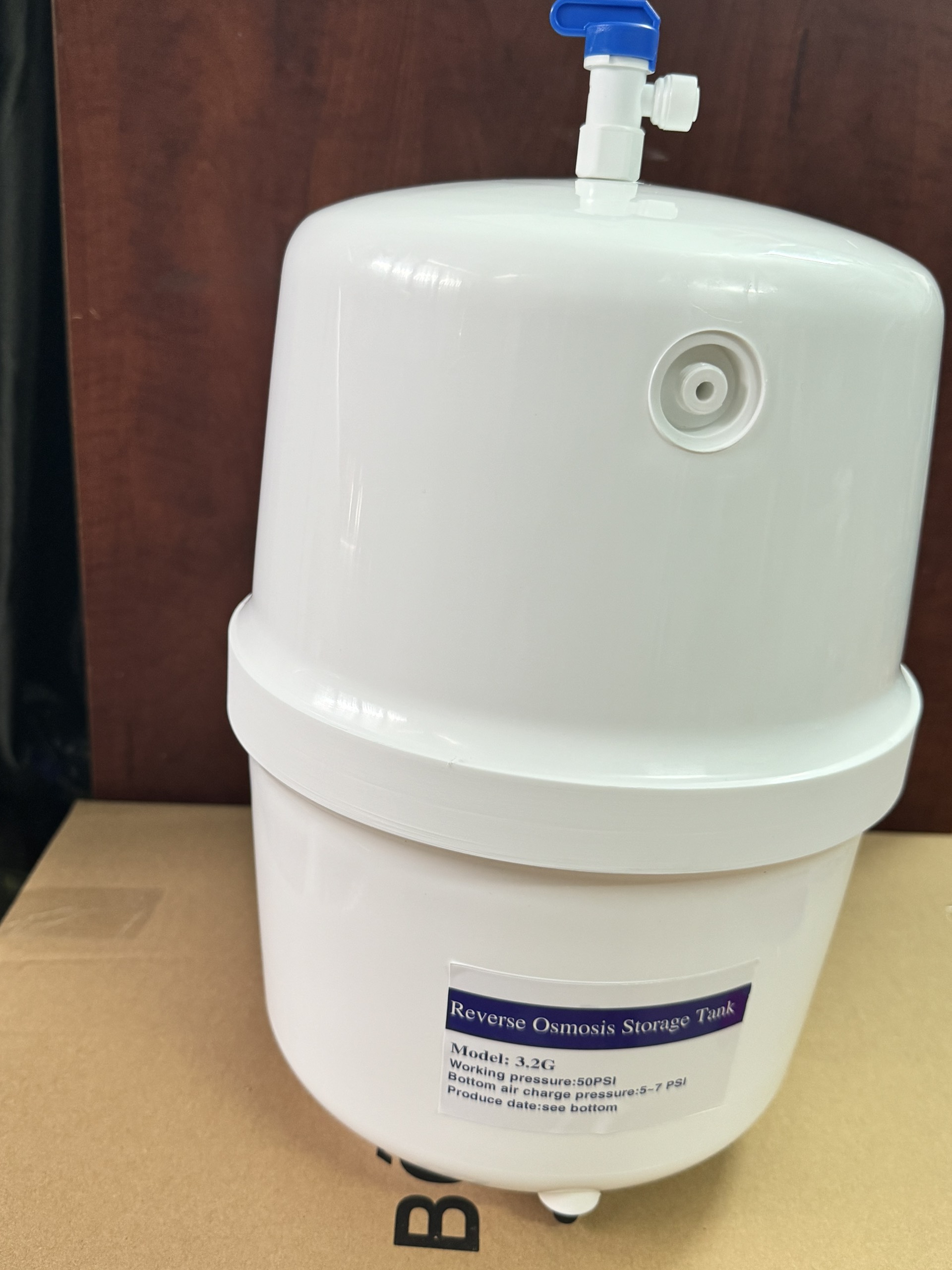 Bình áp nhựa 8 lít (3.2G) dùng cho máy lọc nước RO các loại- kèm van bình áp/ Hàng chính hãng