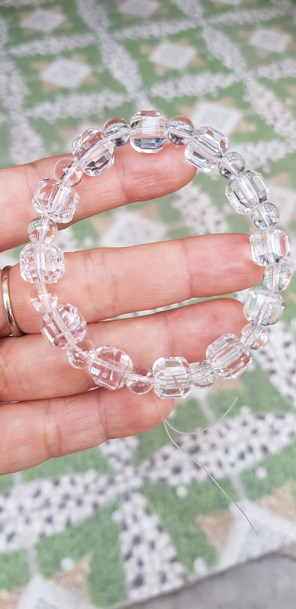 Vòng tay phong thuỷ nữ đá thạch anh trắng trong tự nhiên kiểu vuông giác tròn Size hạt vuông 10mm hạt tròn nhỏ 6mm Nữ mệnh kim mệnh Thủy đeo hợp may mắn tốt sức khoẻ công việc ạ
