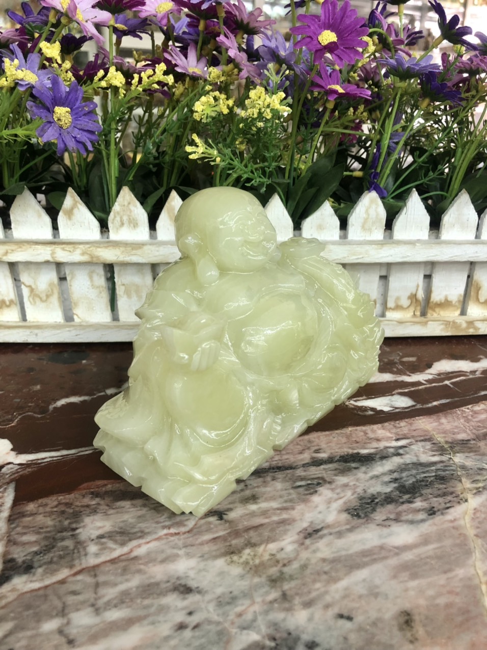 Tượng Phật Di Lặc ngồi cầm thỏi vàng và gậy như ý phong thủy đá ngọc Onyx trang trí bàn làm việc, taplo xe ô tô - Dài 15cm