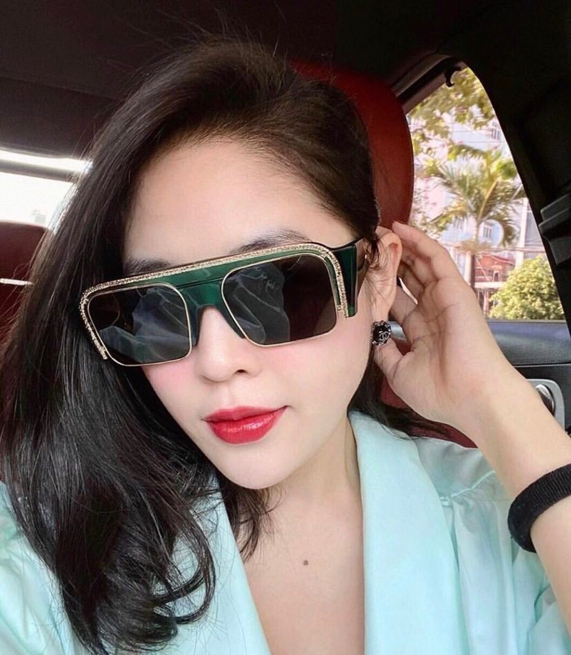 Kính râm nữ màu xanh thiết kế sang chảnh, sành điệu