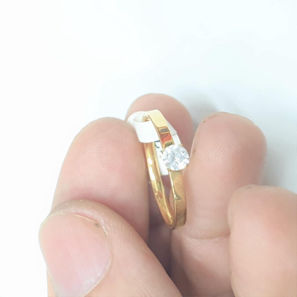 Nhẫn nữ 1 xoàn titan không đen-Dùng tắm rửa thoải mái
