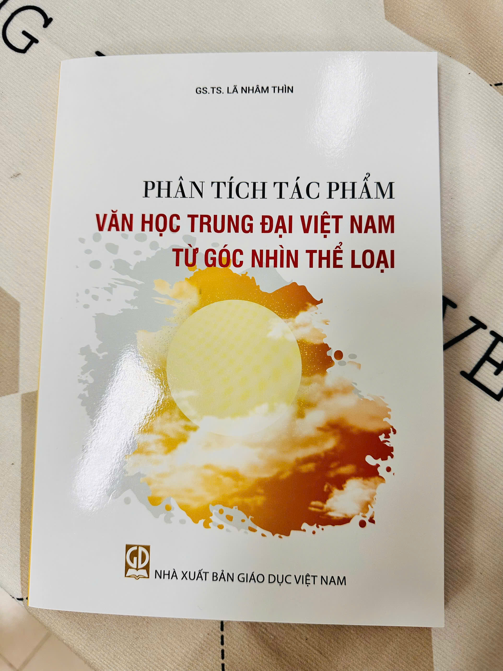 Sách - Phân tích tác phẩm văn học Trung đại Việt Nam từ góc nhìn đến thể loại