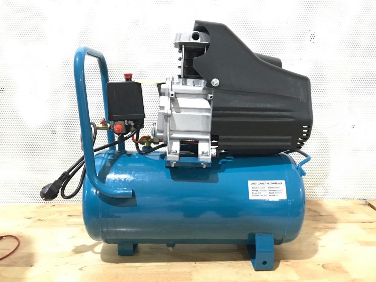 Máy nén khí có dầu đầu liền 2HP Classic CLA-2024
