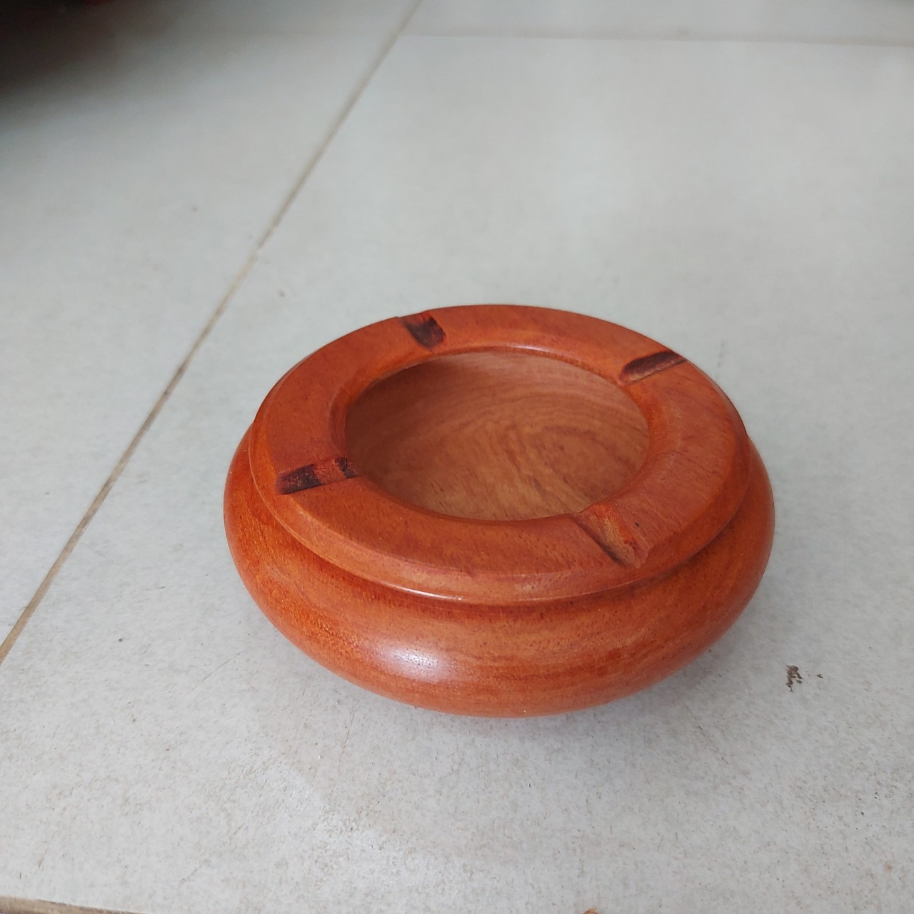 Gạt tàn thuốc gỗ hương nguyên khối hình tròn