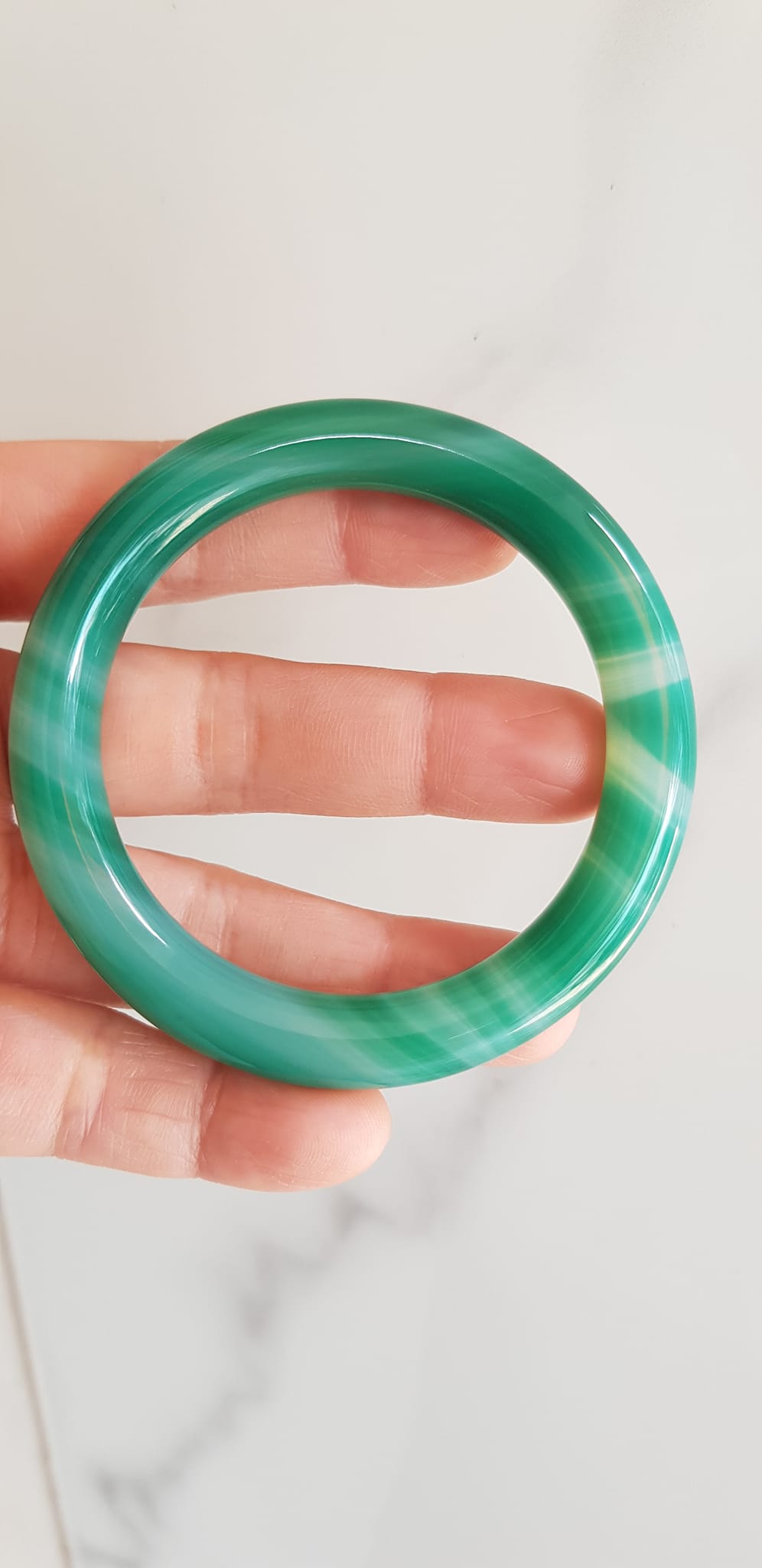 Vòng tay đá mã não xanh vân sọc trắng nhẹ mới Ni 53mm x cọng 9mm Vòng màu xanh ngọc đậm đều vân sọc đẹp ạ Nữ 52kg - 58kg đeo mệnh Mộc hỏa thủy ạ