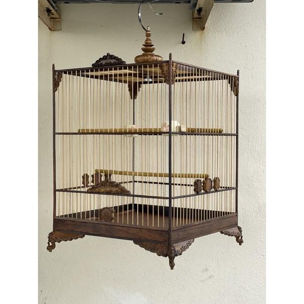 LỒNG CHIM CHÀO MÀO GỖ TRỤ TRÒN LÁ ĐỀ CHẠM - HÀNG NÉT MỊN - LỒNG CHIM UY TÍN TONYSTORE