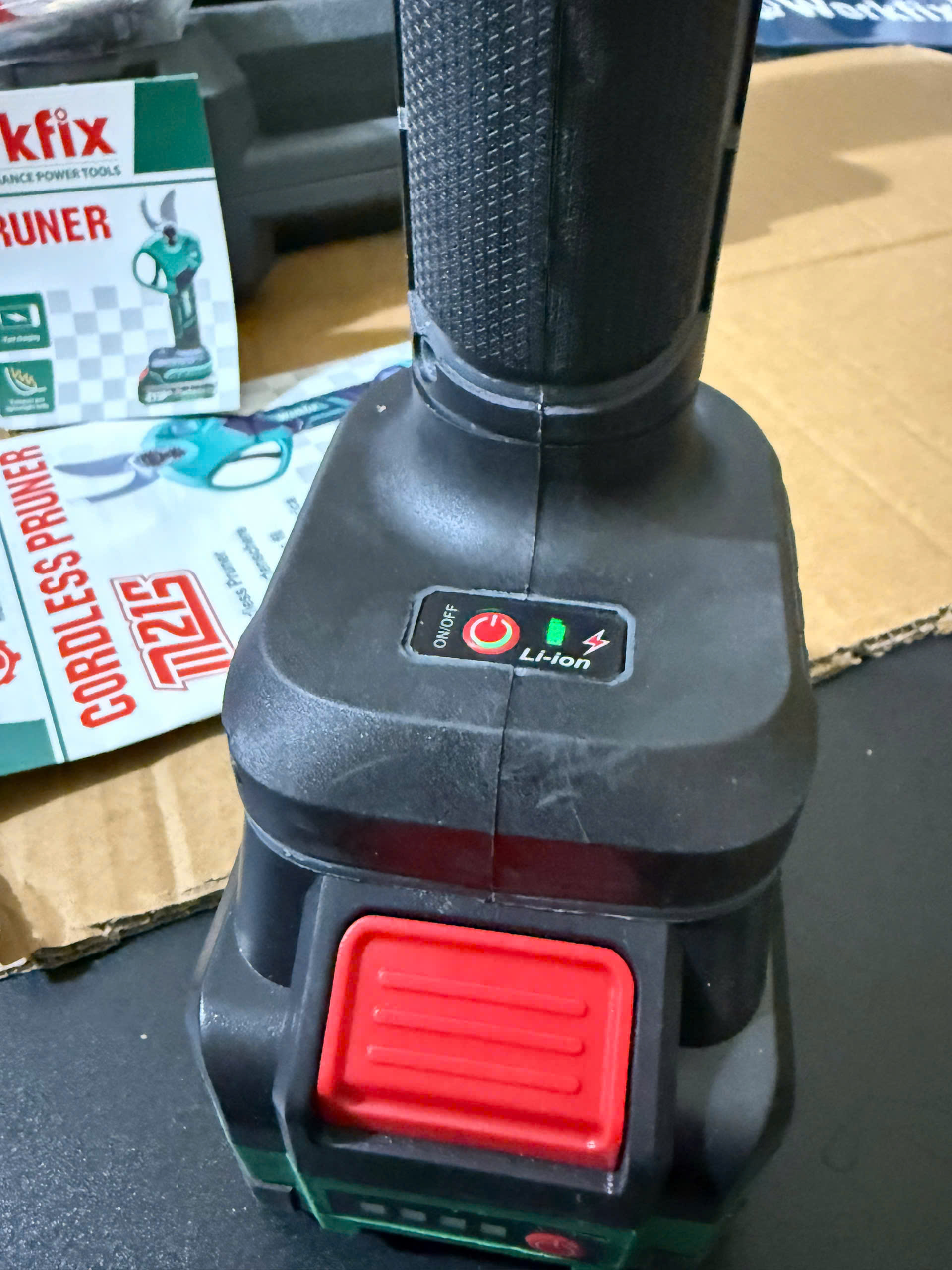 Kéo cắt cành pin WORKFIX WF-CP30BL, Động cơ Không chổi than, Màn hình led hiển thị, Cắt 3cm