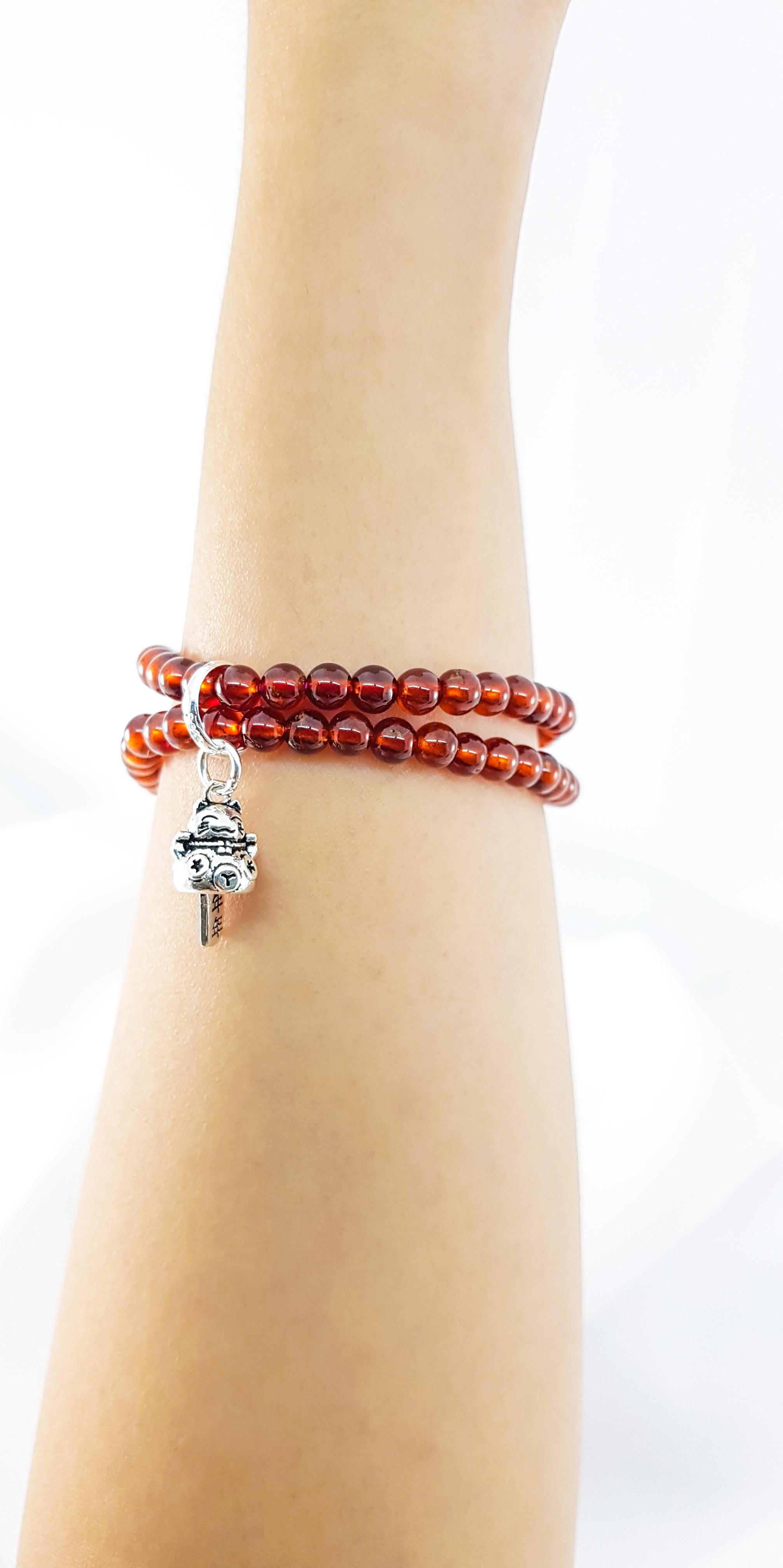 Vòng Tay Mệnh Hỏa, Thổ Đá Garnet Mix Charm Mèo May Mắn