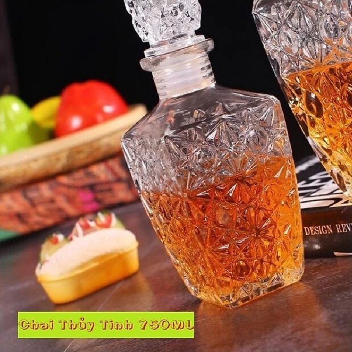 Chai thủy tinh đựng rượu , vát vuông họa tiết nổi dung tích 750ml cao cấp