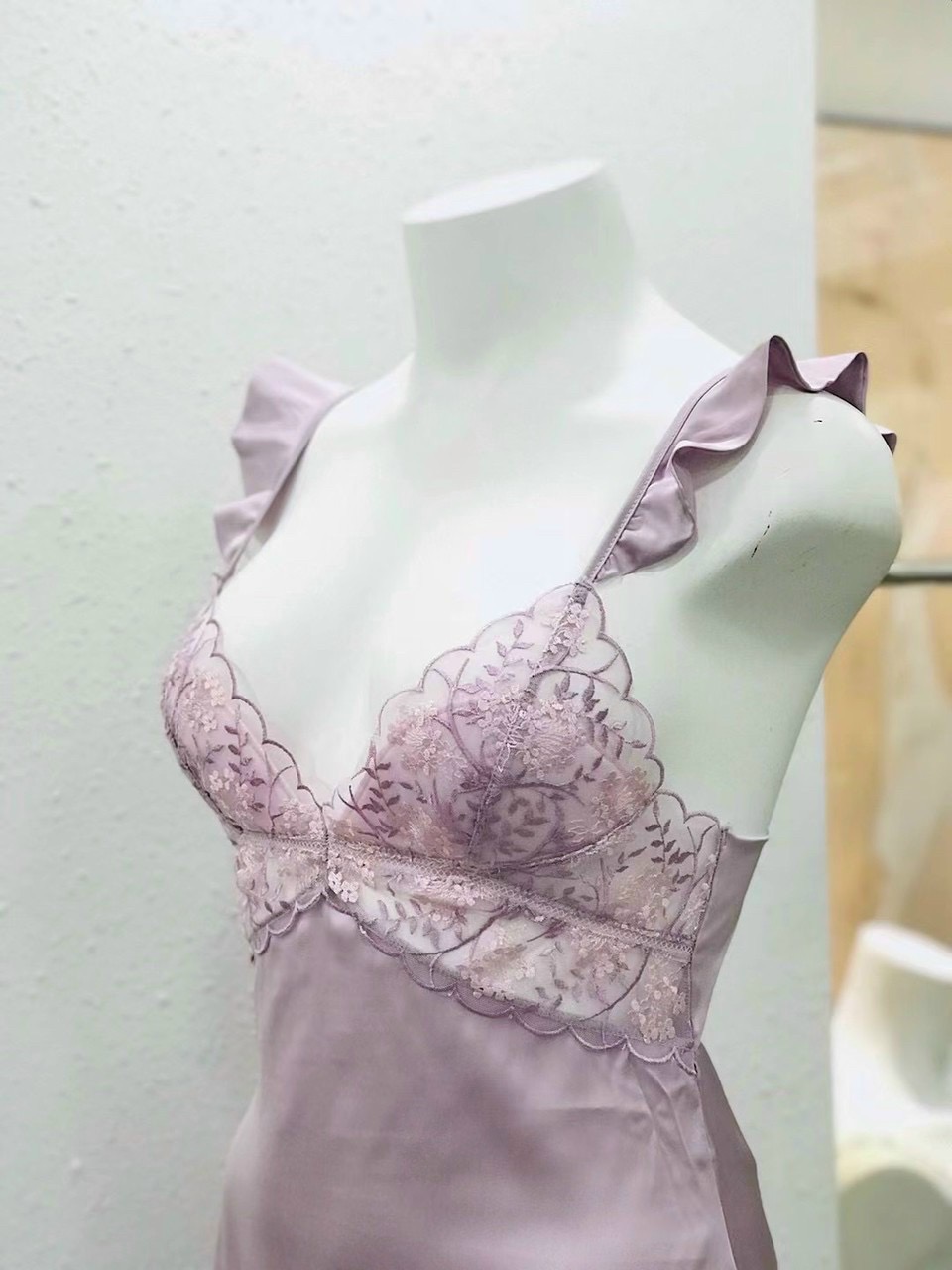 Hình ảnh Váy ngủ lụa hàng Quảng Châu cao cấp phối ren sexy gợi cảm mã D711