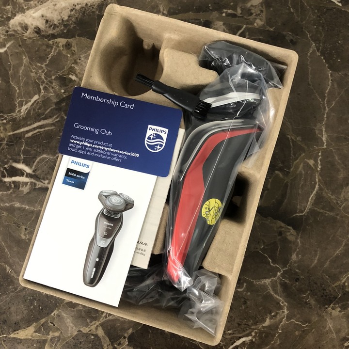 Máy cạo râu khô và ướt cao cấp Philips S5390/12 tích hợp hai lưỡi cạo Super Lift & Cut Action - Hàng Nhập Khẩu