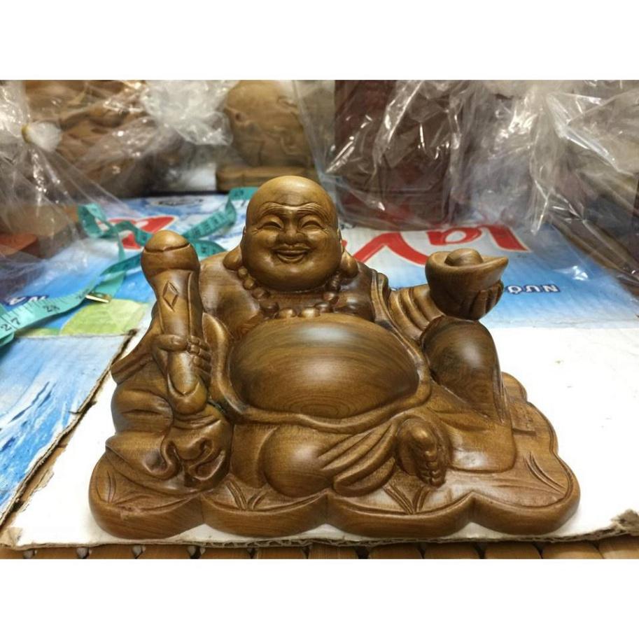 Tượng Phật Di Lặc Để Trên Ôto Và Bàn Làm Việc Bằng Gỗ Bách Xanh