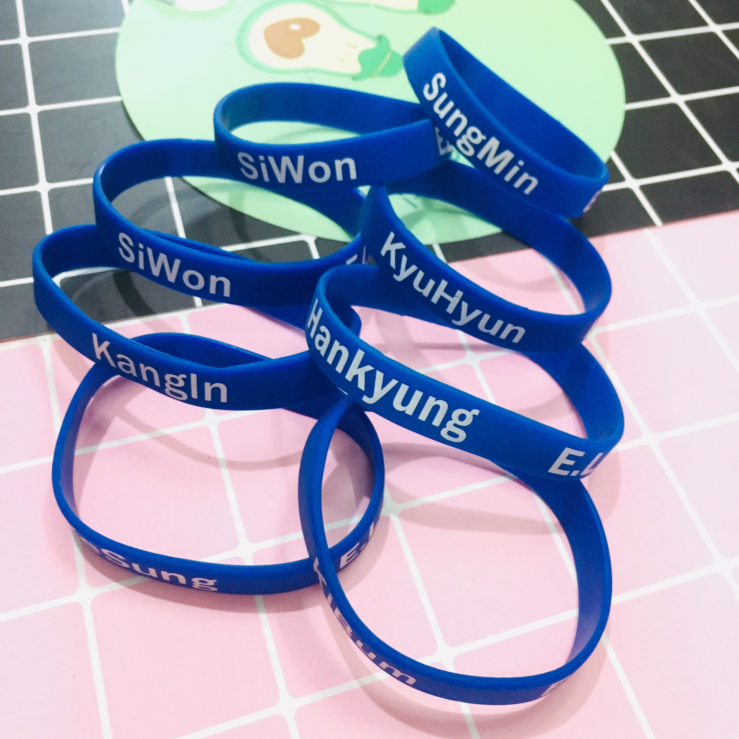VÒNG TAY. LẮC TAY CAO SU SUPERJUNIOR KPOP COMBO 5 THÀNH VIÊN KHÁC NHAU