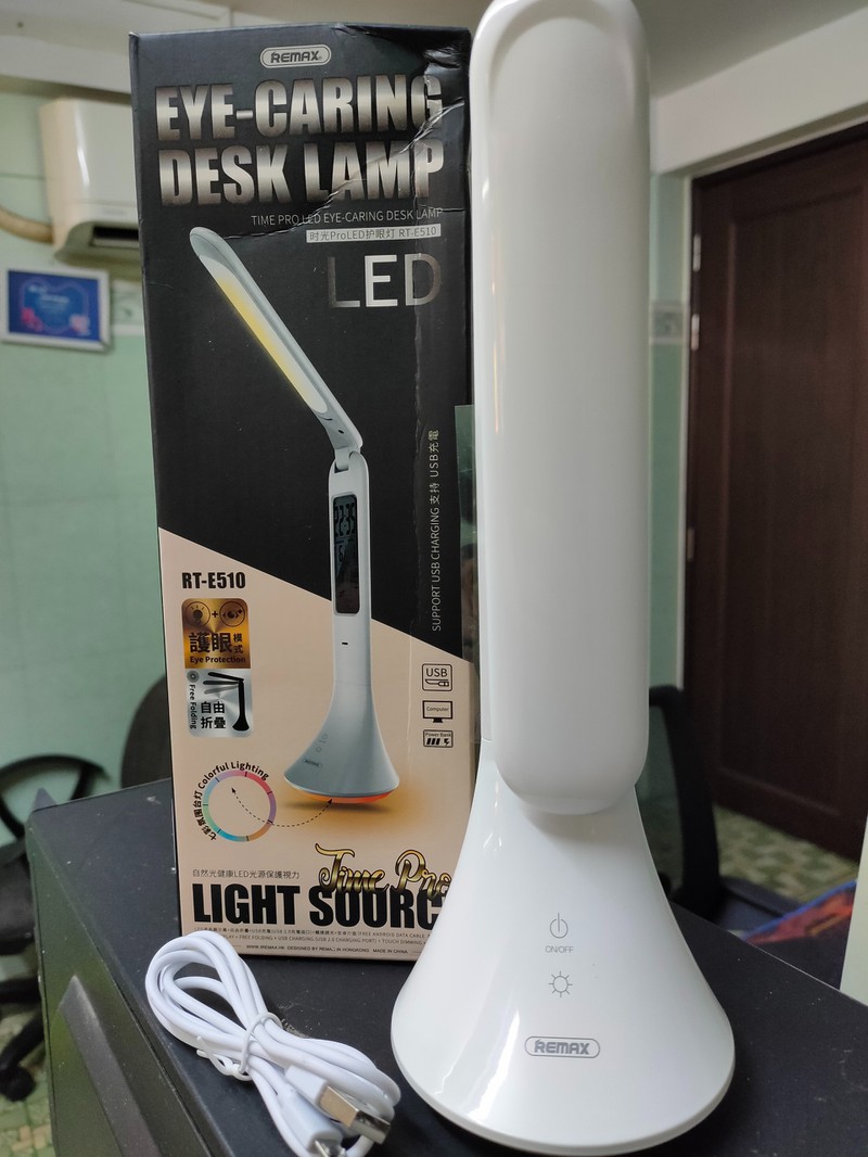 Đèn Led để bàn thông minh tích hợp đồng hồ Remax RT-E510 bảo vệ mắt - Hàng nhập khẩu