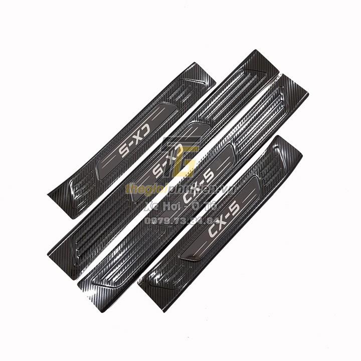Bộ Ốp bậc cửa, Nẹp bước chân dành cho Mazda CX5, CX-5 2018-2020 vân Carbon