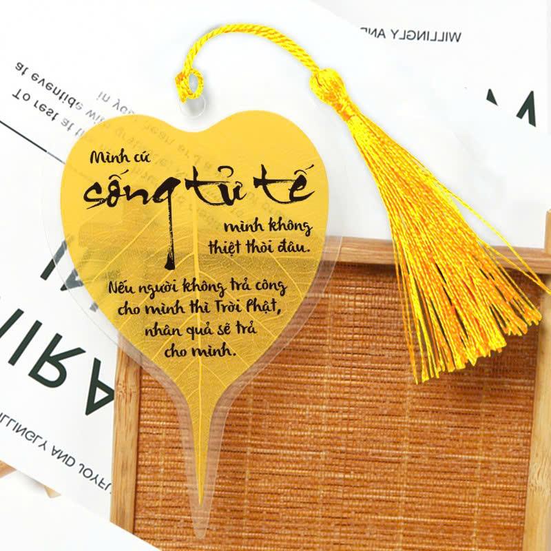 Sách - Lá Hoa Trên Đường Về - Tặng Kèm Bookmark Lá Bồ Đề Random 1 Trong 3 Mẫu + Bookmark + Postcard