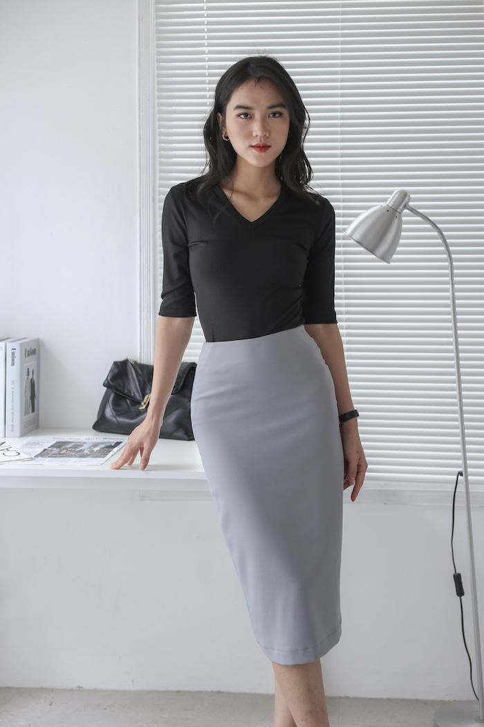 De Leah - Áo Body Cổ V - Đen