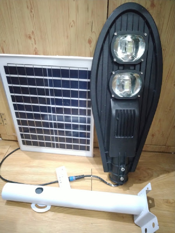 Led 100w năng lượng mặt trời cho sân vườn
