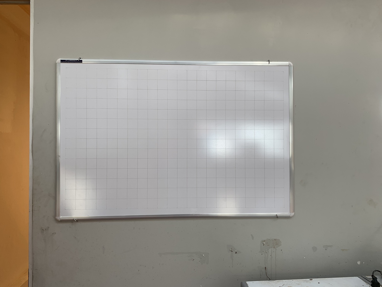 Bảng trắng treo tường PolyTaiwan  60x100cm - Kẻ ô ly vuông 5cm