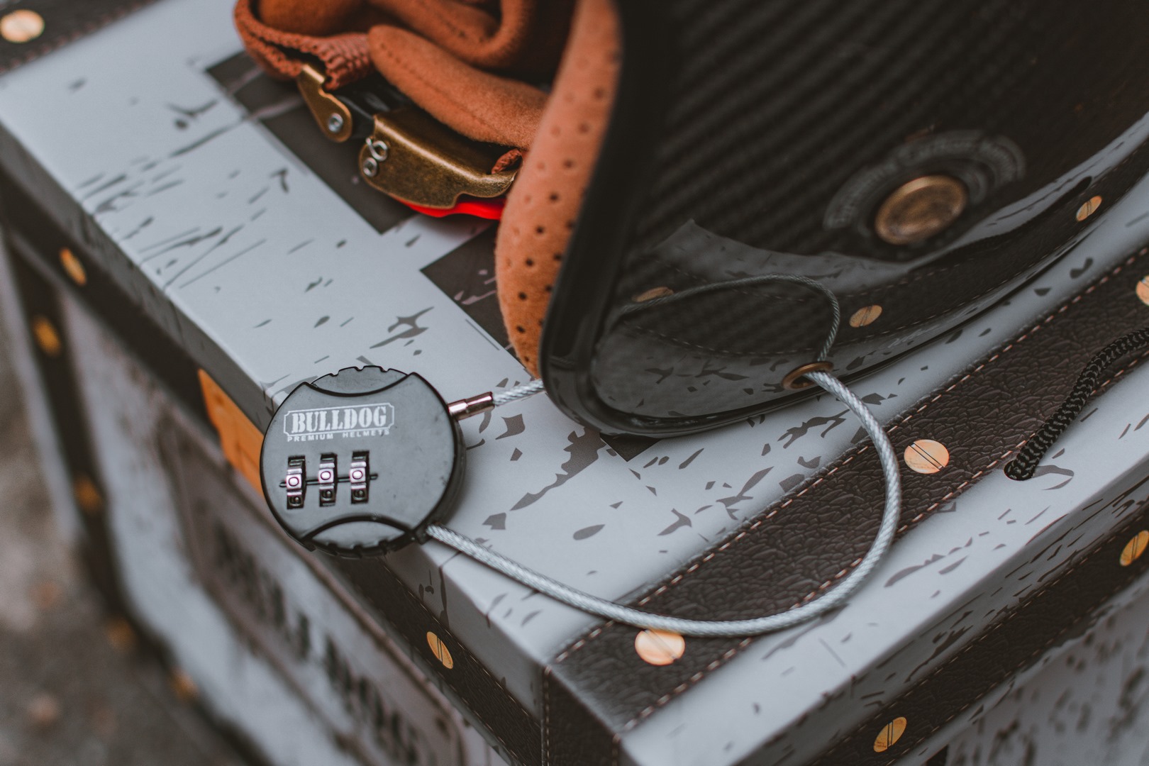 Mũ Bảo Hiểm 3/4 Cổ Điển BULLDOG Heli Carbon