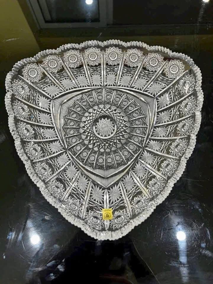 Đĩa pha lê Bohemia tam giác mới nhất 2023 đường kính 30cm hàng chính hãng