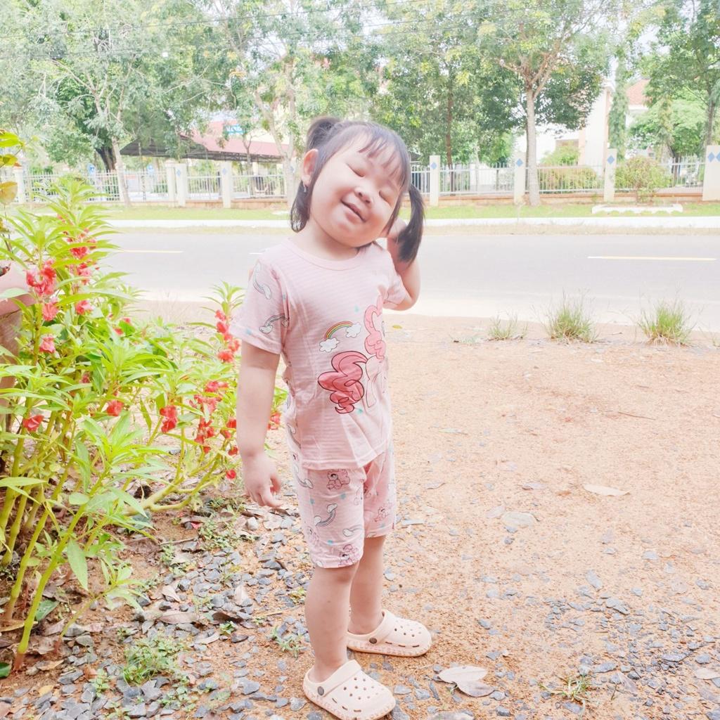 Đồ bộ mặc nhà cho bé gái hình nhựa hồng - chất liệu mềm nhẹ, màu sắc tươi sáng phù hợp cho bé từ 6 tháng - 3 tuổi