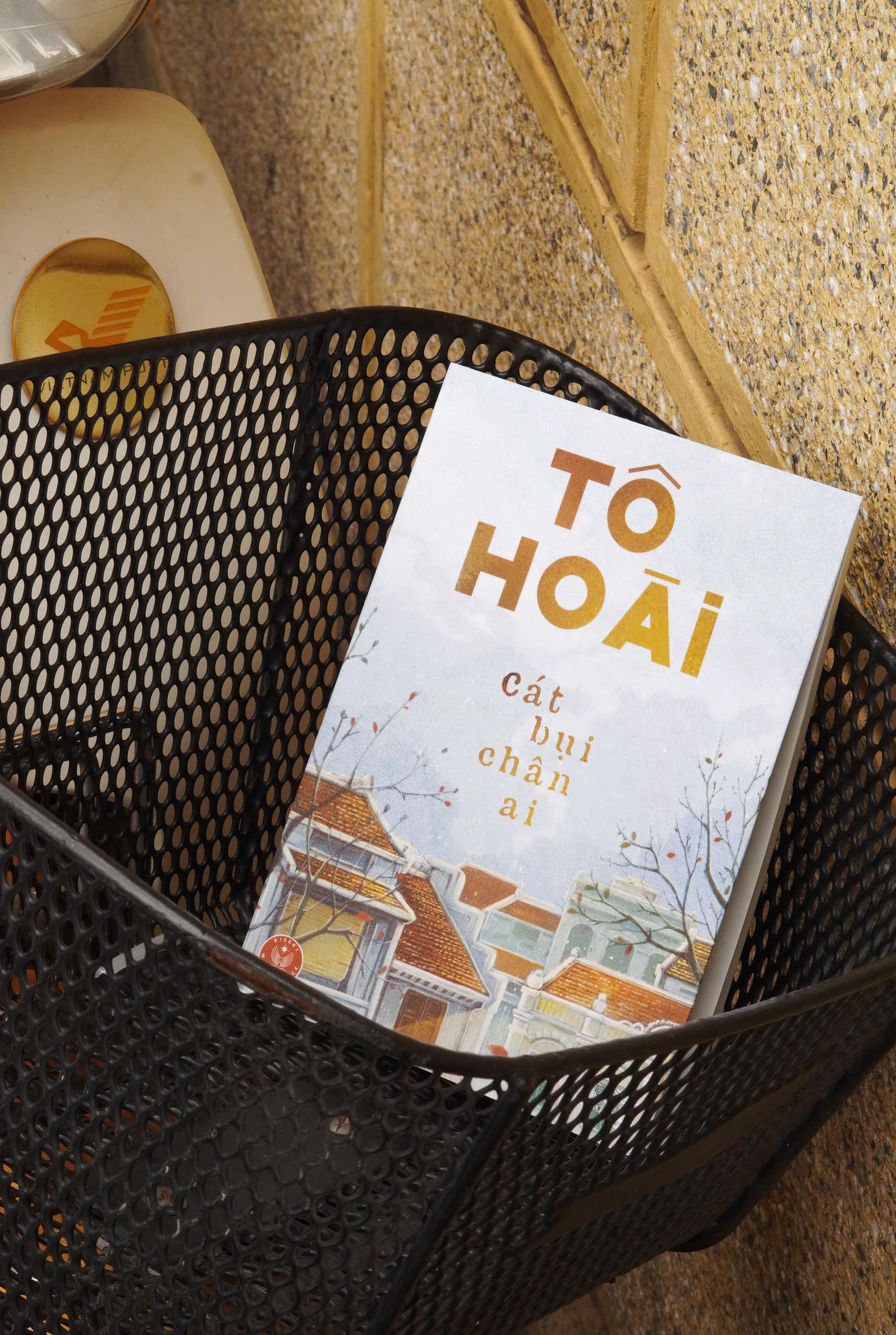 Sách - Cát Bụi Chân Ai - Tặng Kèm Bookmark Bồi Cứng