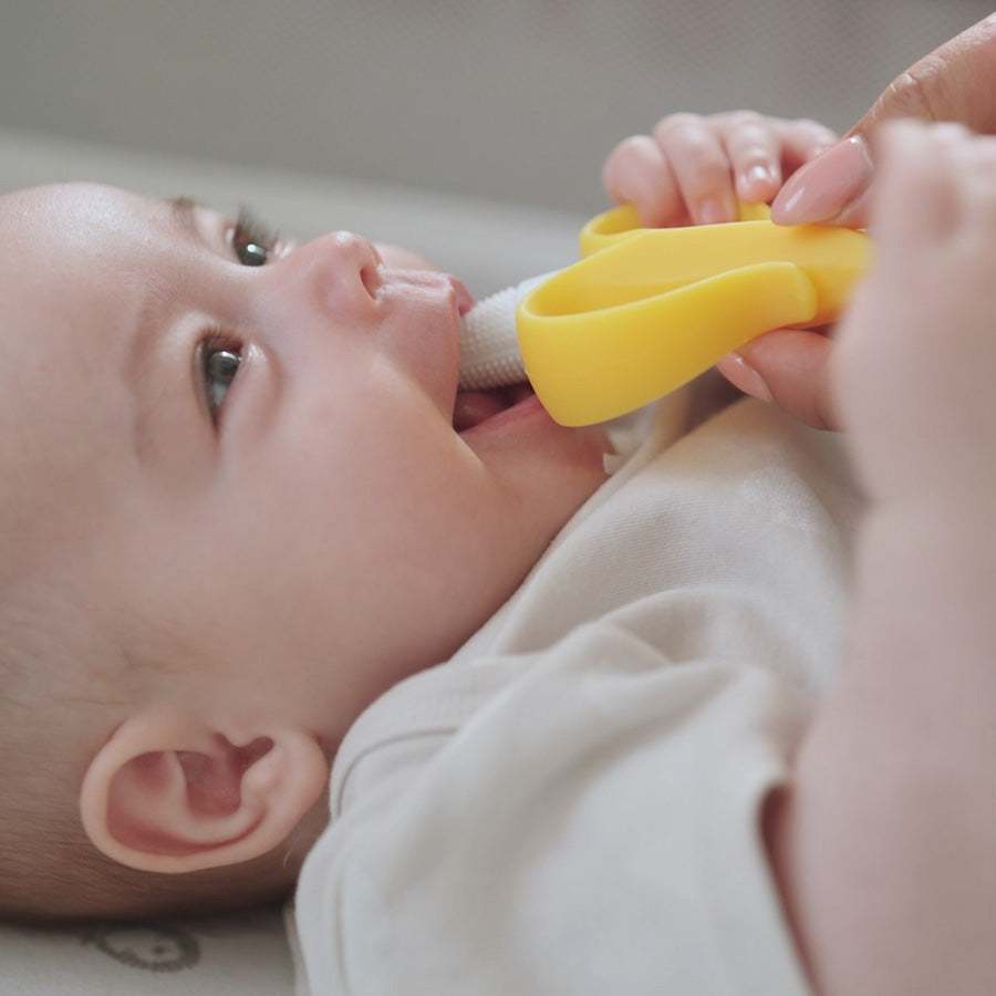 [ 782-Nuby ] Ngậm nướu hình quả chuối cho bé, chất liệu silicone ( 3m+ )
