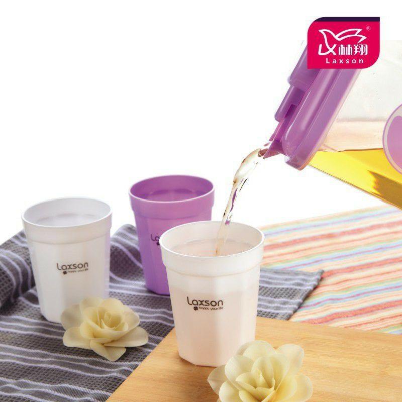 Bình đựng nước nhựa có tay cầm 2000ml tặng kèm 4 cốc LX-7722