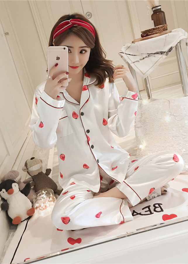 Bộ đồ mặc nhà nữ phi lụa hoạ tiết trái dâu cực xinh CDANP13
