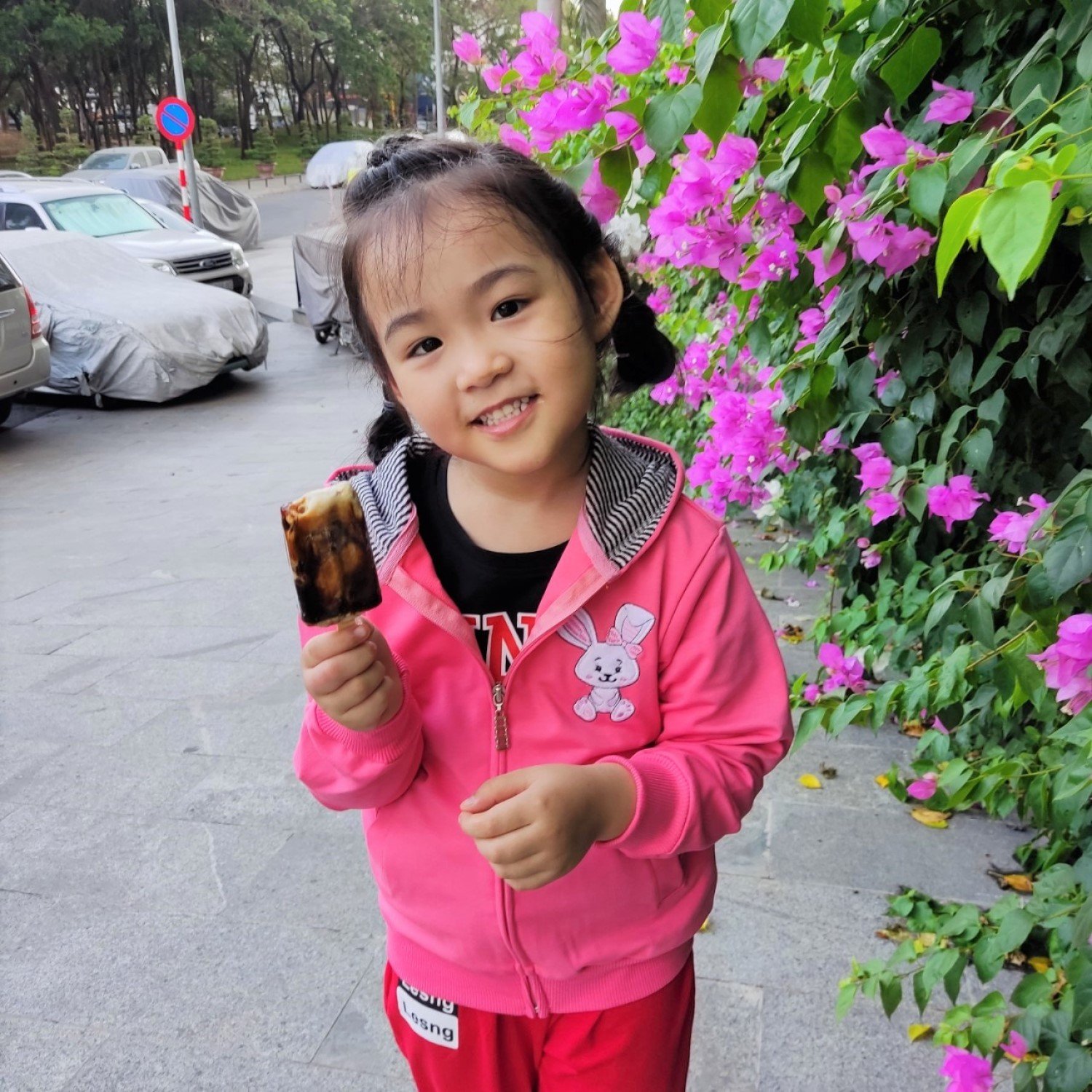 G00000612 Áo khoác thỏ hồng cho bé. Thêu đắp thỏ trước sau xinh lắm. Chất thun da cá mịn đẹp.