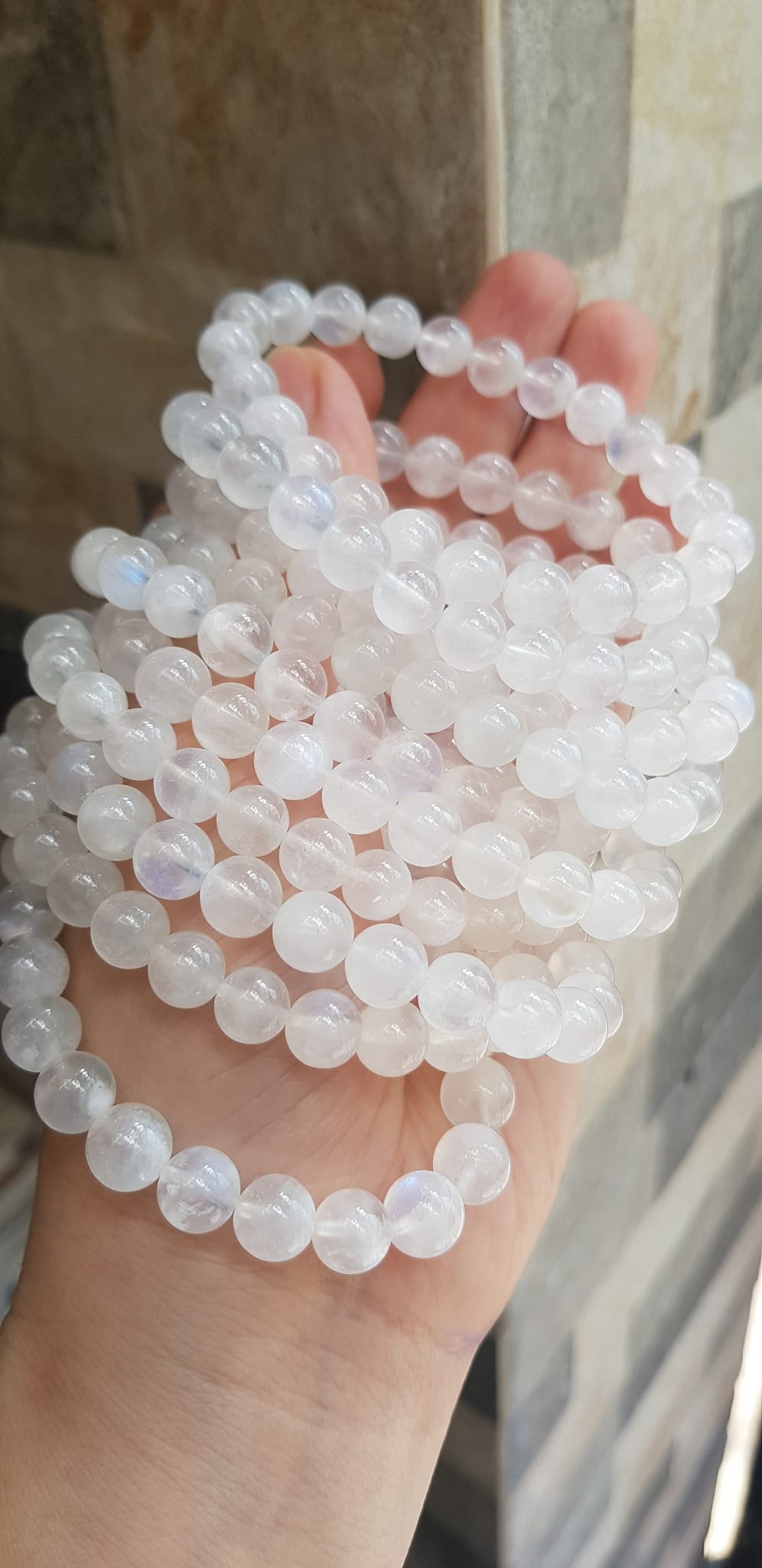 Vòng tay phong thuỷ may mắn moon trắng tự nhiên 8mm hay đá ánh trăng trắng trong bóng đẹp size vòng hạt 8mm màu trắng trong sáng tươi đẹp chuẩn hợp nữ mệnh kim mệnh thuỷ đeo ạ