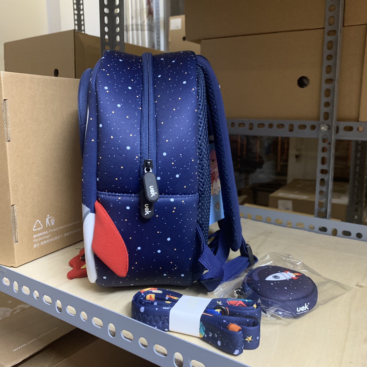 Balo cao cấp cho bé mẫu giáo siêu nhẹ ,họa tiết đẹp, siêu bền full box tặng móc tròn dây dắt – Phi thuyền xanh M