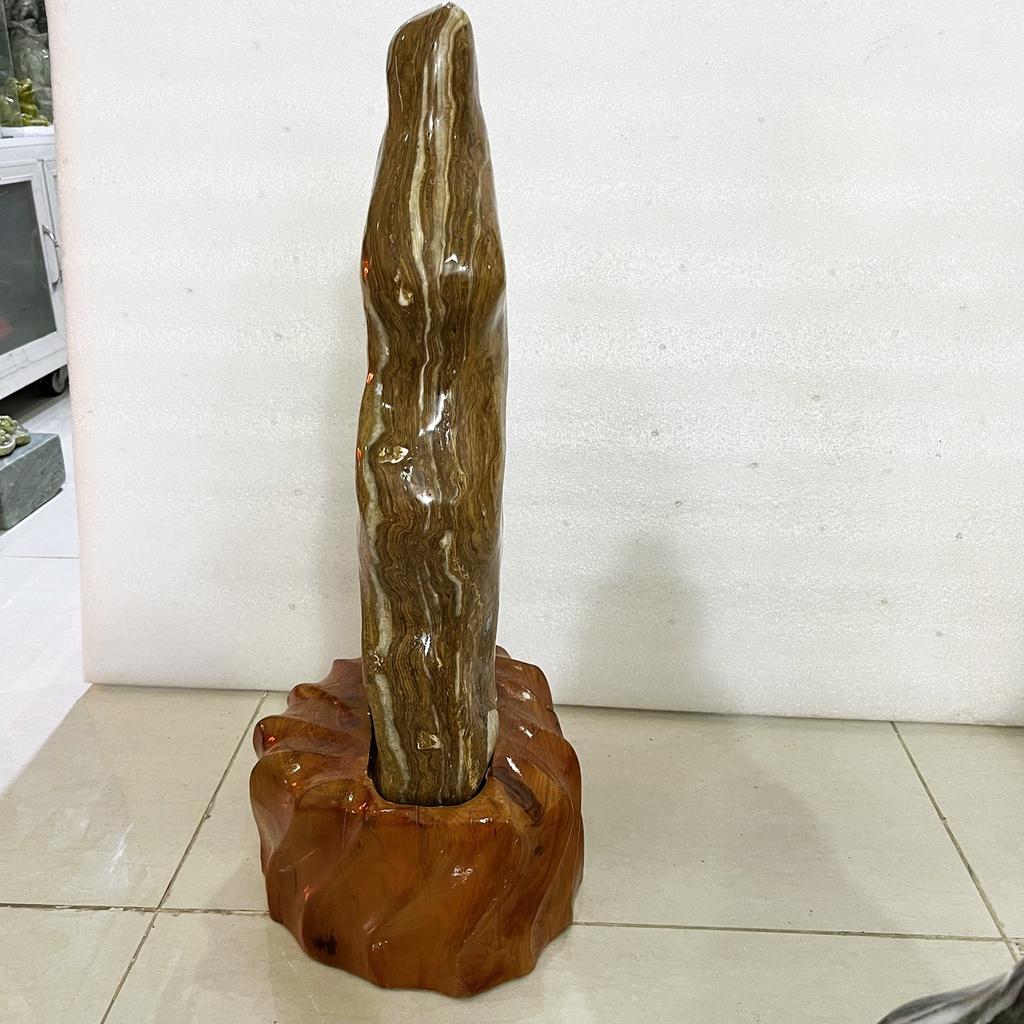 Cây đá phong thủy MÀU VÀNG VÂN GỖ cao 59 nặng 22 kg cho mệnh KIM VÀ THỔ