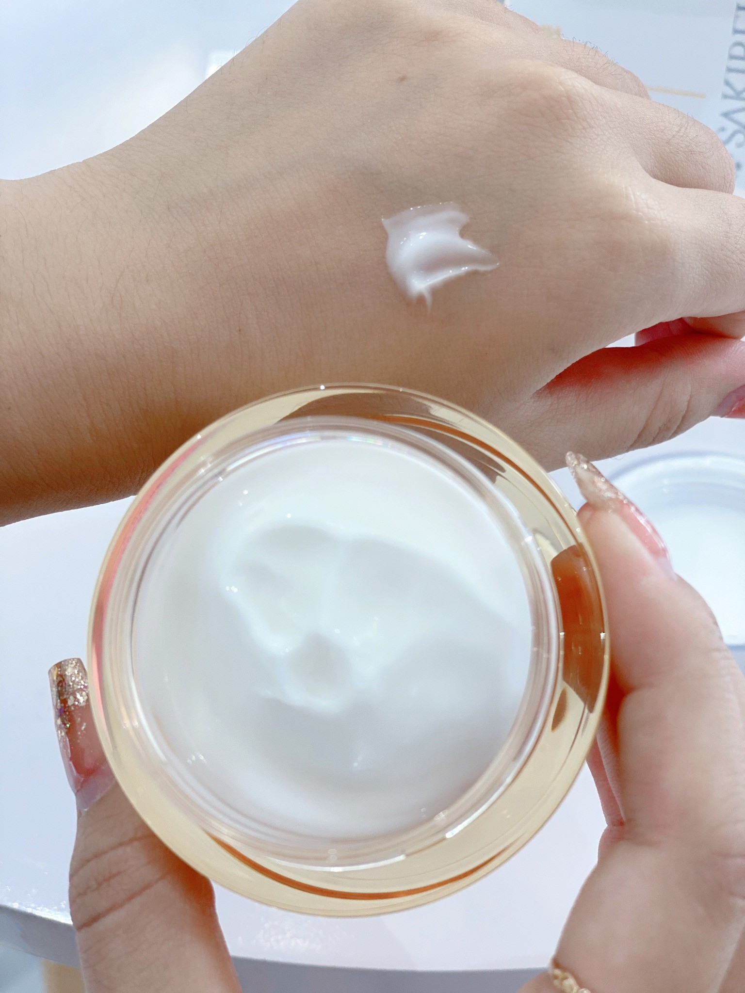 Kem dưỡng ẩm, làm sáng mịn và phục hồi da Sakirei NMN Revitalize Cream 50g