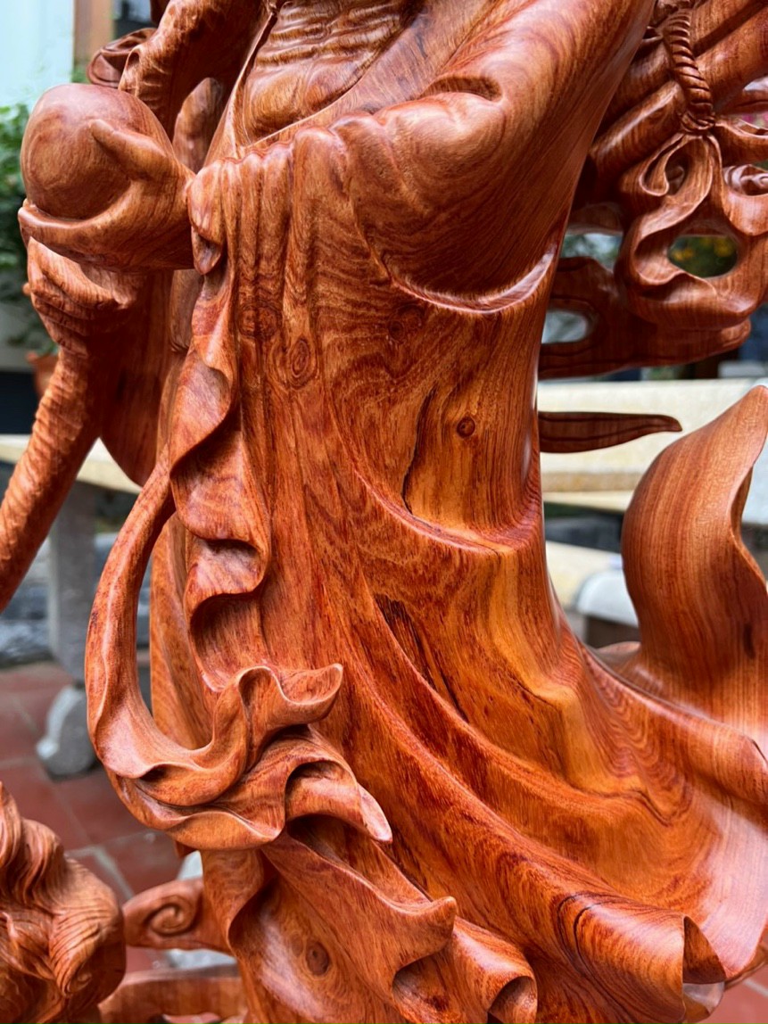 Tượng đạt ma sư tử thuần phục nghê long bằng gỗ hương đá đẹp long lanh kt cao 1m20×38×19,9cm