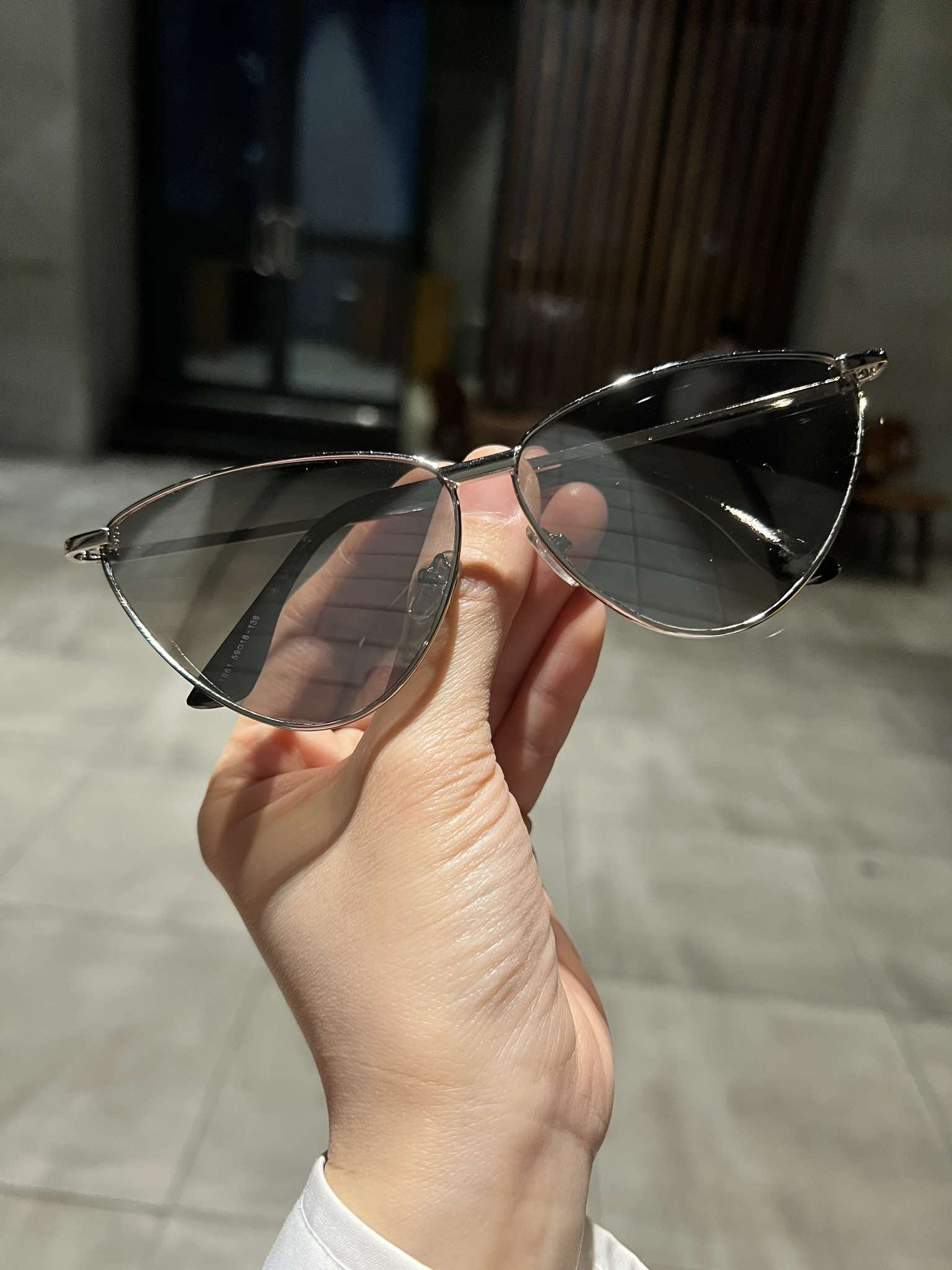Kính râm nữ Mắt mèo kim loại sành điệu