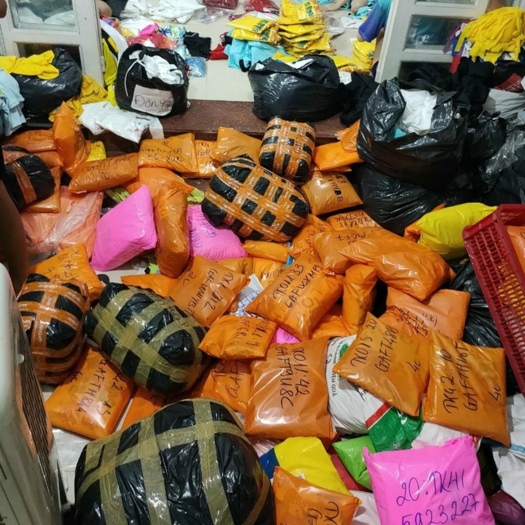 Áo gia đình ,áo nhóm đi biển giá sỉ , đủ màu , đủ size từ 8kg đến 100kg.